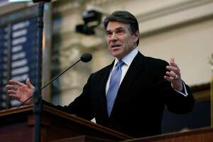 Perry calls for tax relief as Lege opens session