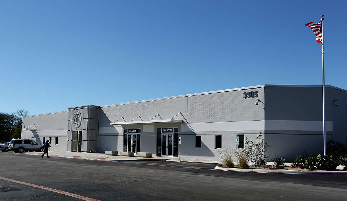 Exterior shot of the Bexar County satellite office at 3505 Pleasanton Road. A bookless library called Bibliotech will be overseen by the county at the facility.