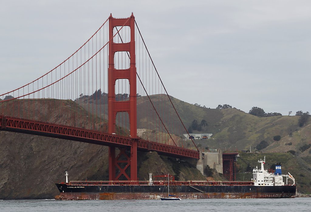 Ship's pilot blamed for bridge crash - SFGate