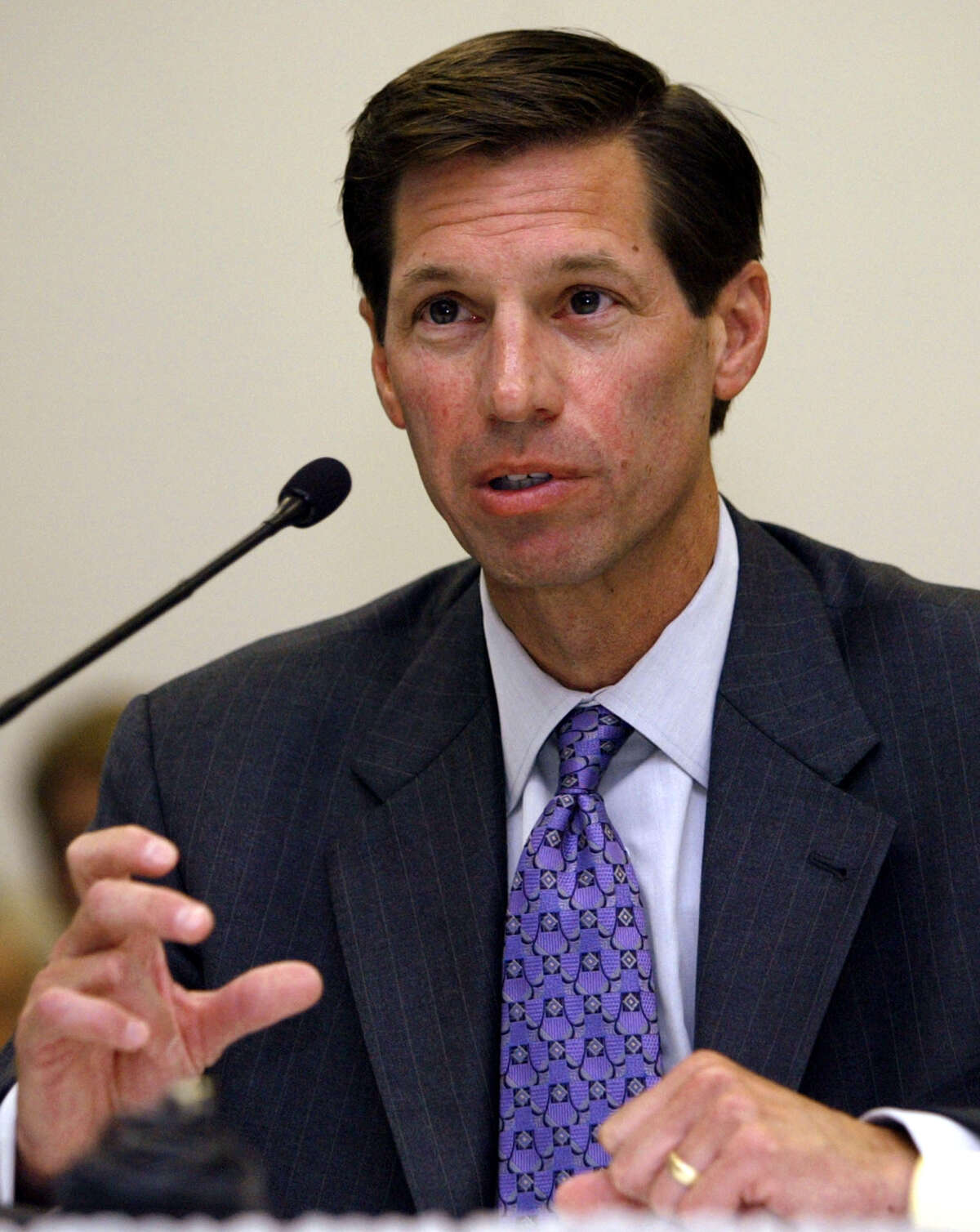 James P. Torgerson, president and CEO of Midwest ISO, briefs the Indiana Utility Regulatory Commission on its role in the blackout and its future plans during an informal hearing in Indianapolis, Monday, Aug. 25, 2003.