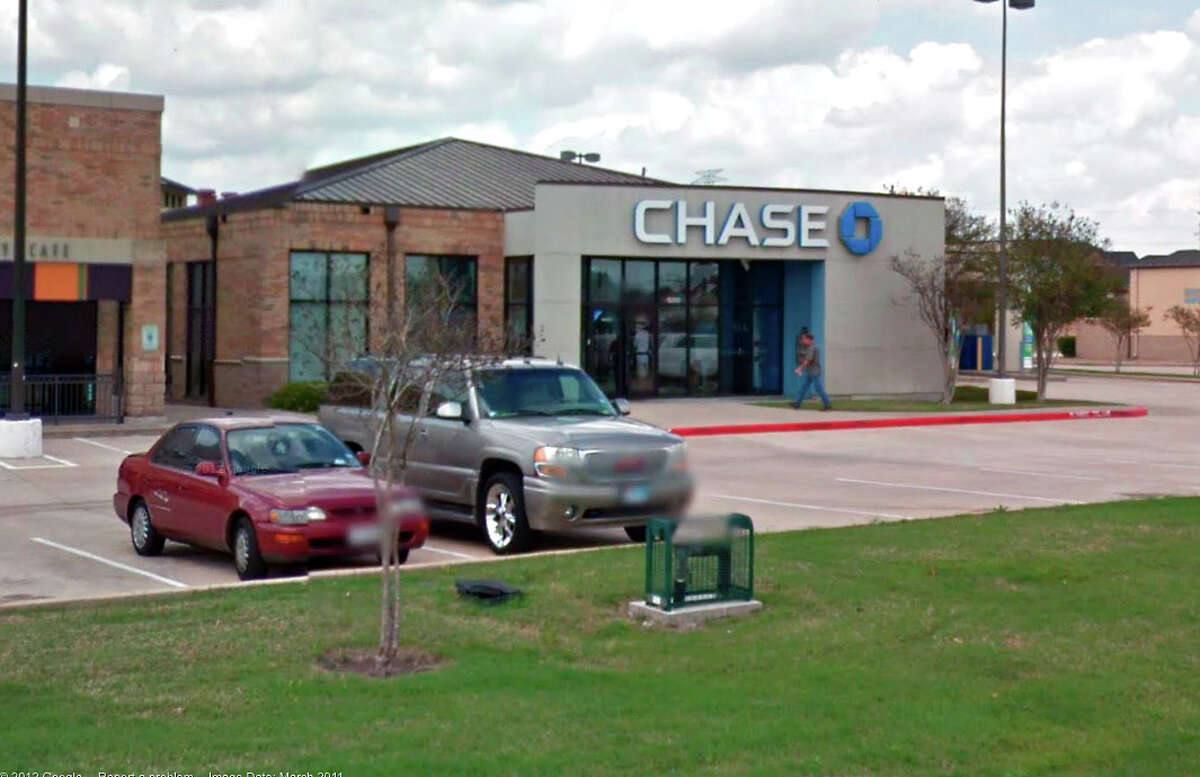 Chase Bank branch robbed in northwest Harris County