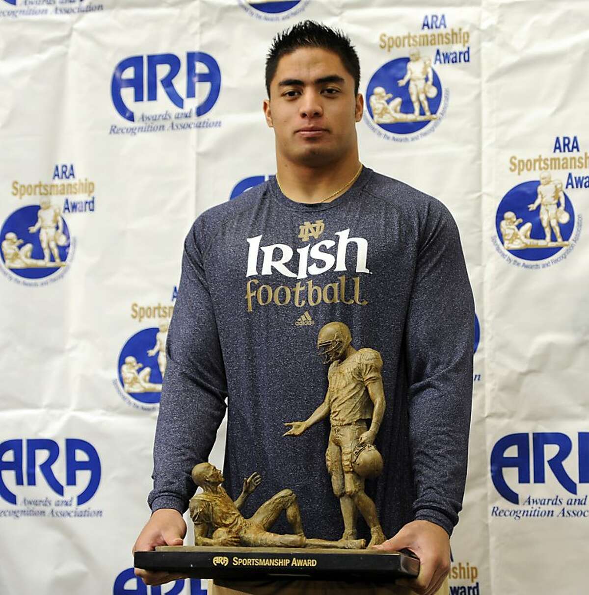 Fans question what is behind Te'o girlfriend hoax