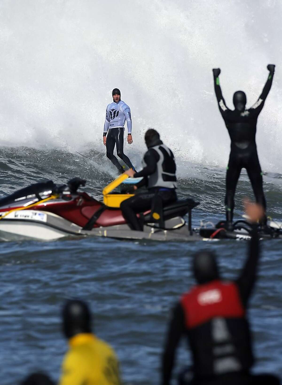 Mavericks surf competition set Sunday