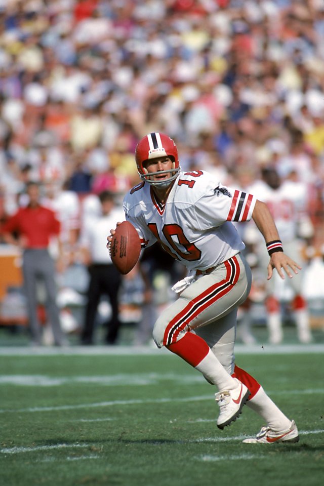 Atlanta Falcons quarterback Steve Bartkowski rests his head in a towel on  the sidelines during NFL game agianst San Francisco played at Atlanta  Stadium, Dec. 15, 1975. Bartkowski, who will marry airline