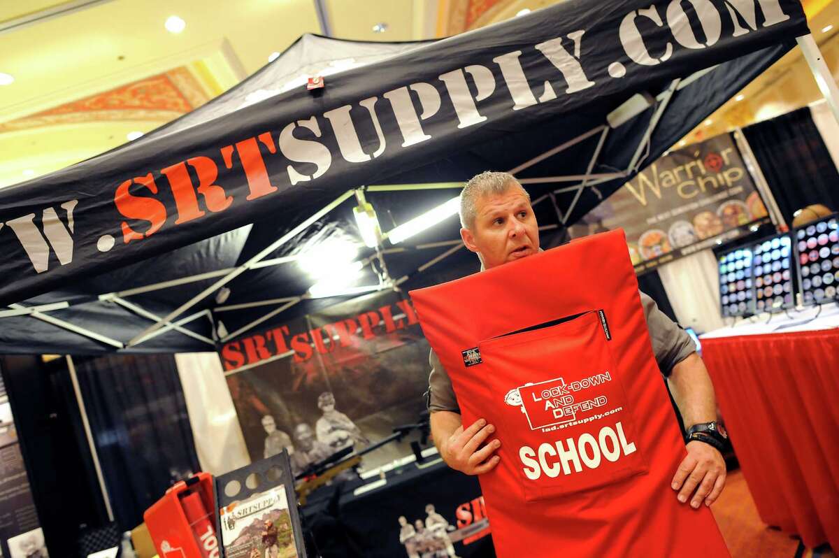 Big Vegas gun show has Newtown ties