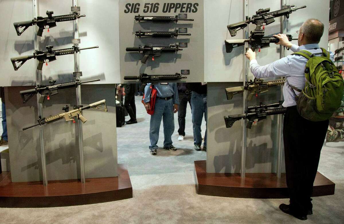 Big Vegas gun show has Newtown ties