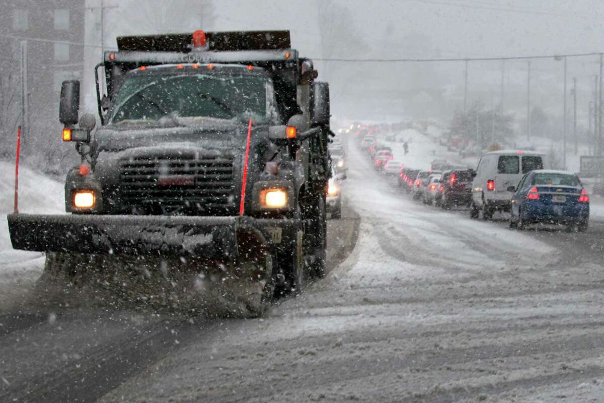 Snow falls in Southeast; 1 death linked to storm