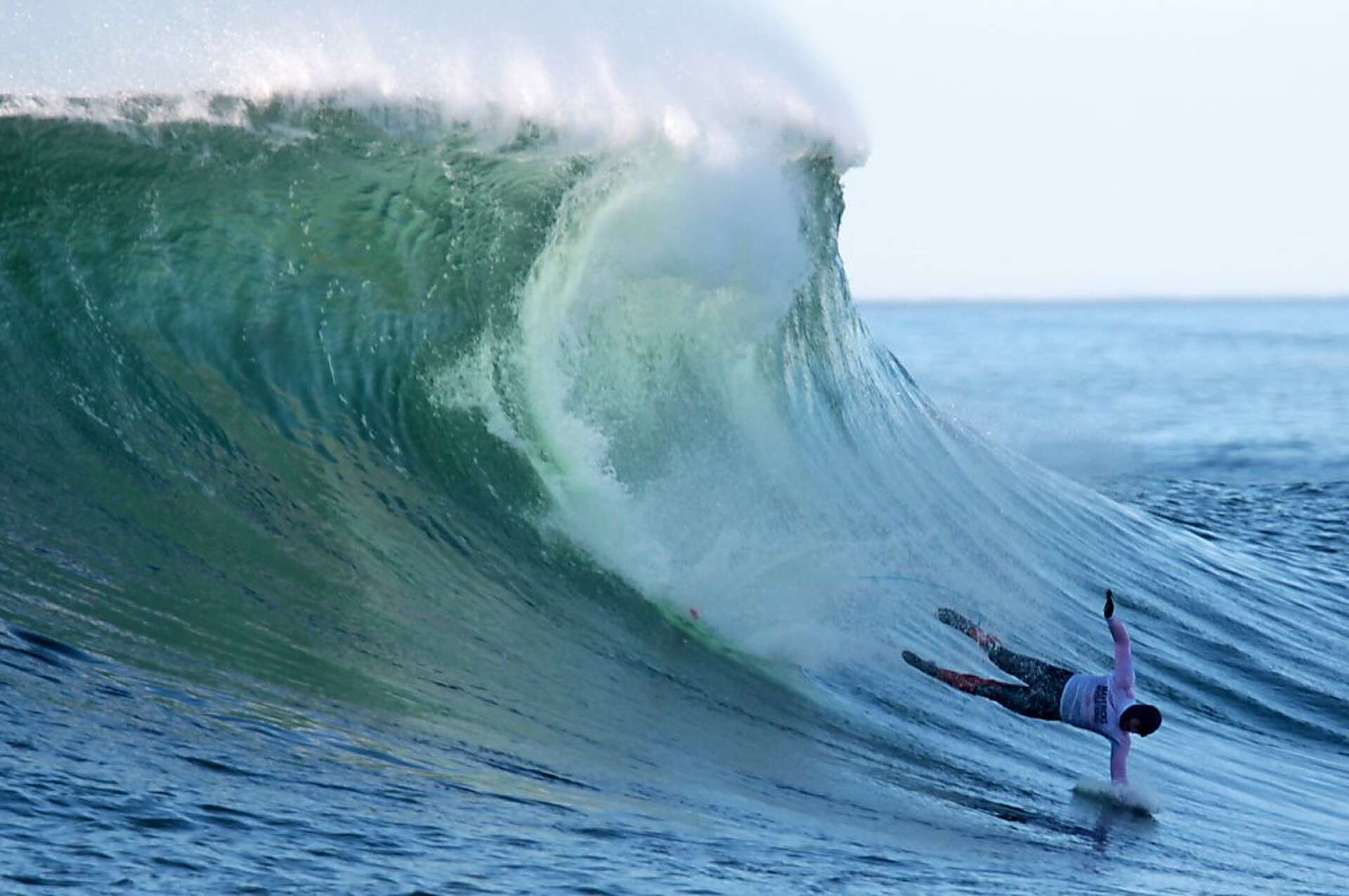 Fans crowd to view hard-to-see Mavericks