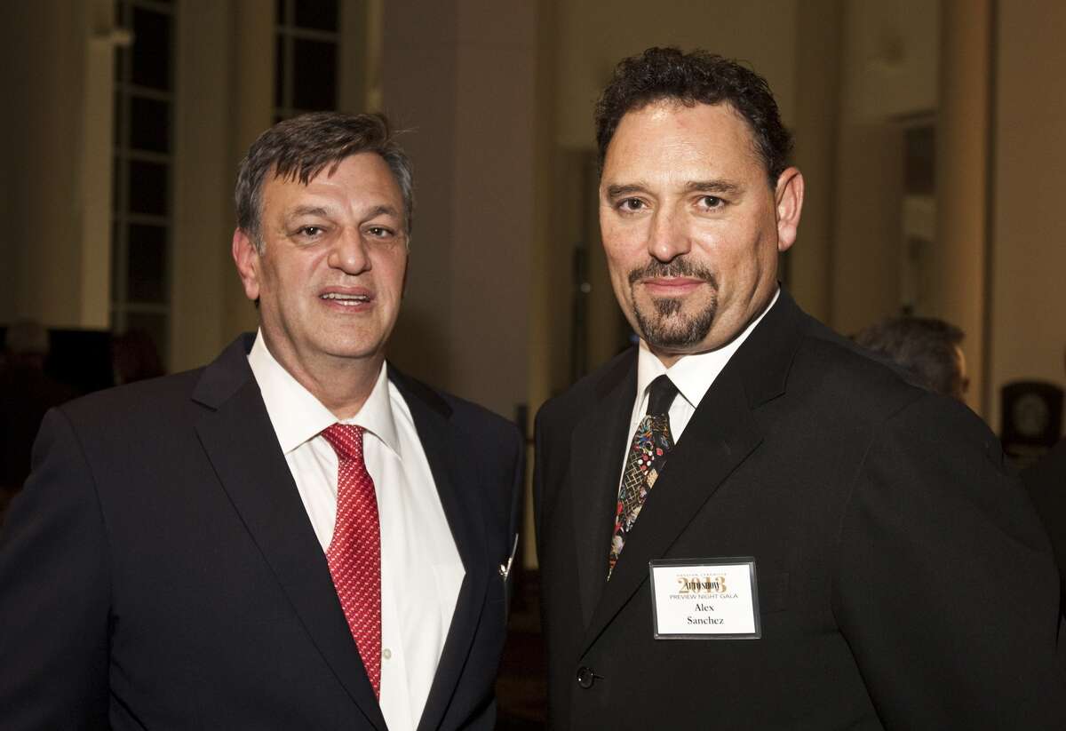 VIPs preview auto show