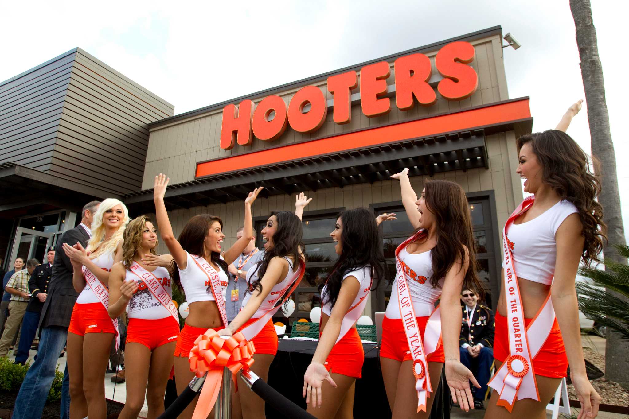 Hooters Raising Canes Wage Courtroom Chicken Fight