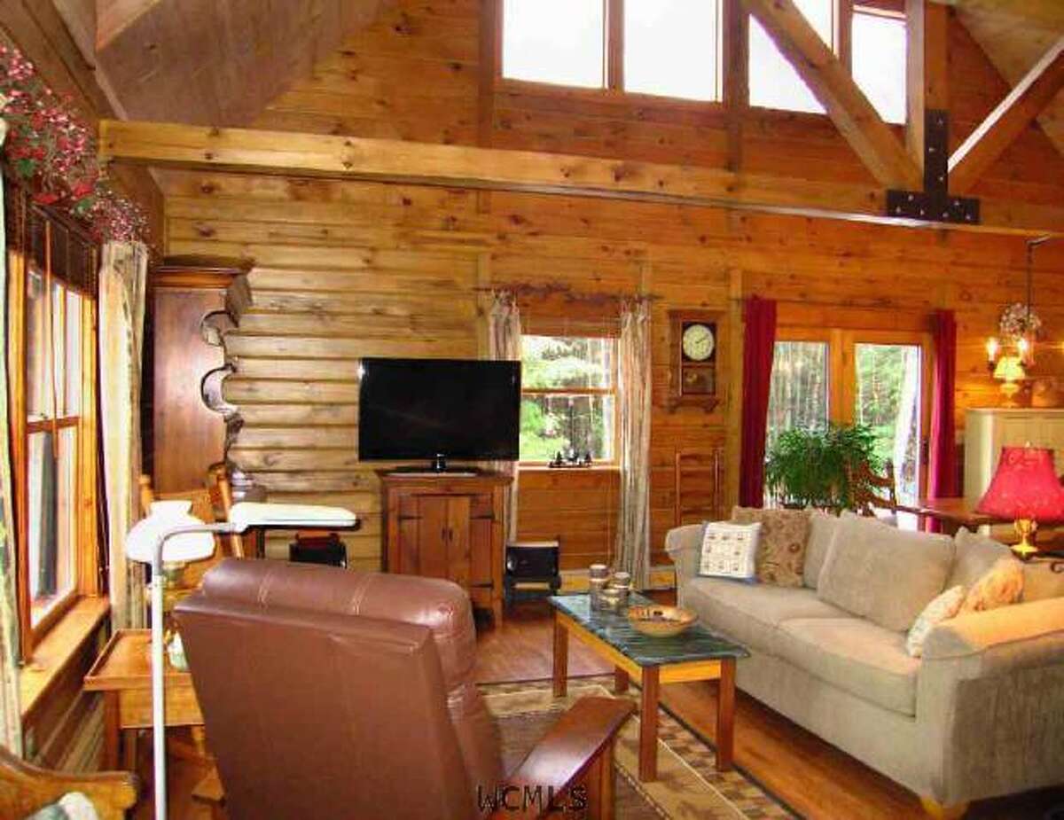 House of the Week Log cabin in Warrensburg
