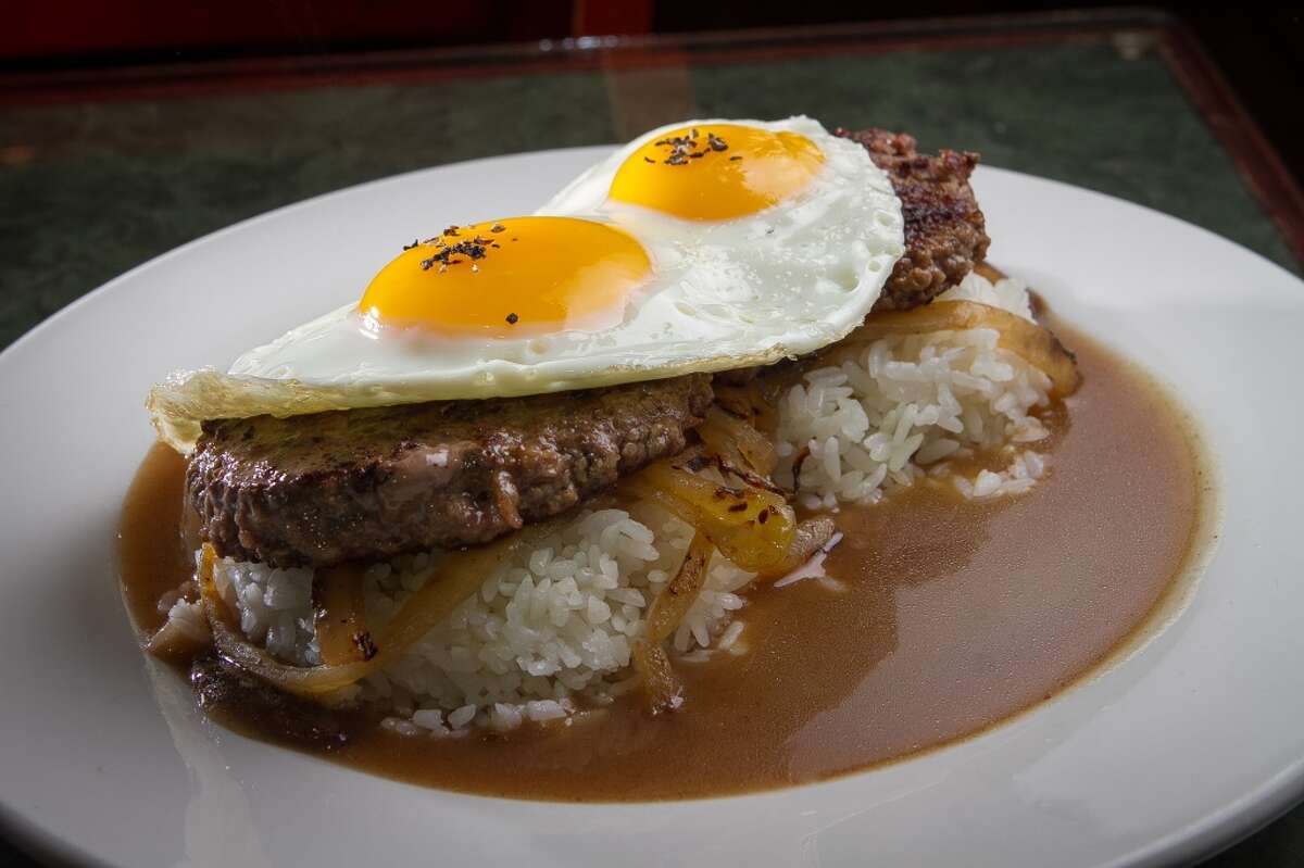 The Loco Moco plate at Grindz.