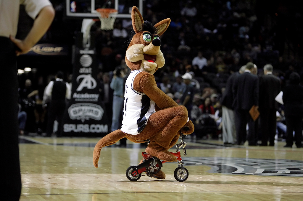 Spurs Coyote Named NBA Mascot of the Year, Arts Stories & Interviews, San  Antonio