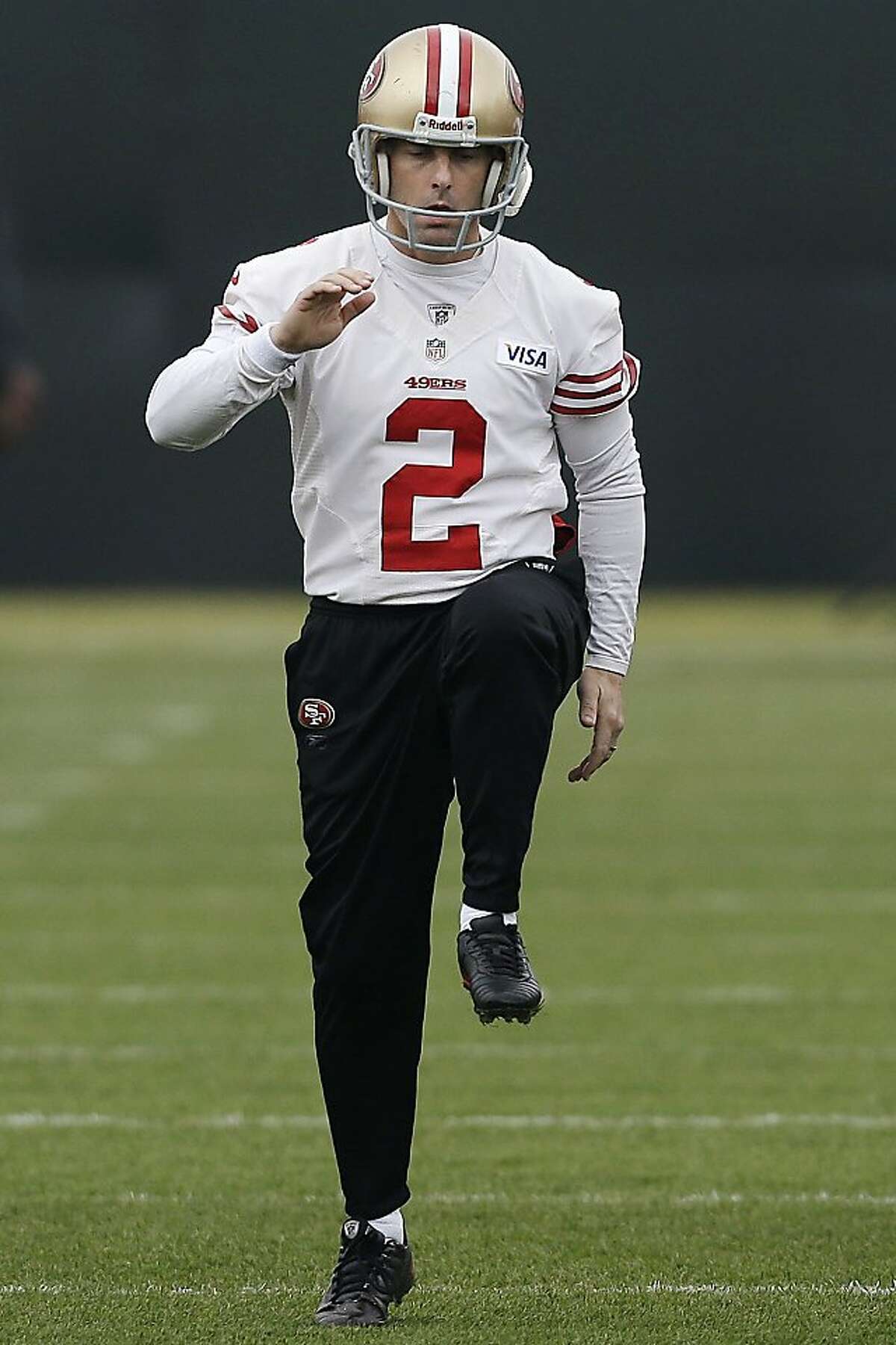 San Francisco 49ers place kicker David Akers (2) practices at an NFL football training facility in Santa Clara, Calif., Wednesday, Jan. 23, 2013. The 49ers are scheduled to play the Baltimore Ravens in Super Bowl XLVII on Sunday, Feb. 3. (AP Photo/Jeff Chiu)