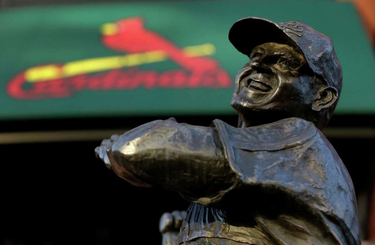 The story of the Stan Musial statue in St. Louis