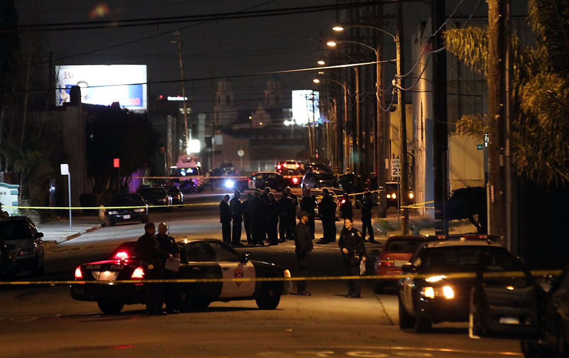 Oakland officer shot - suspect held