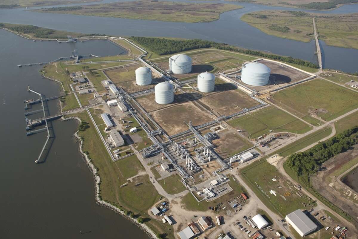 Shell, El Paso plan natural gas export terminal