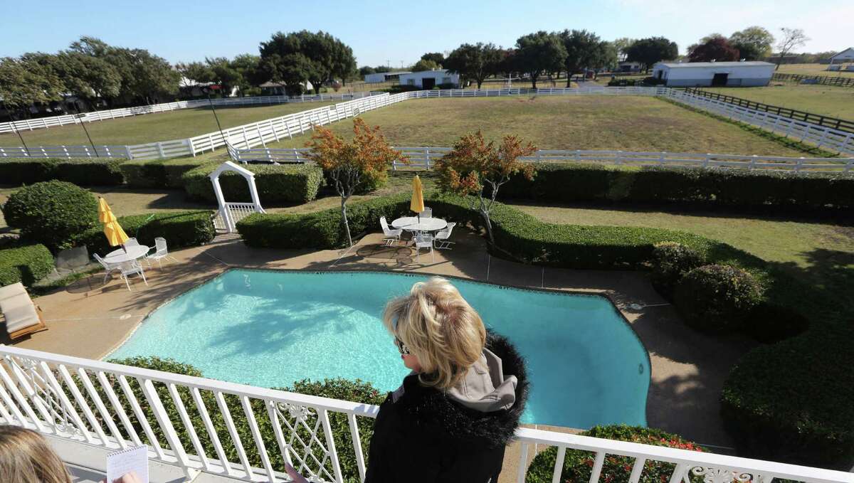 Southfork Ranch draws 'Dallas' fans old and new