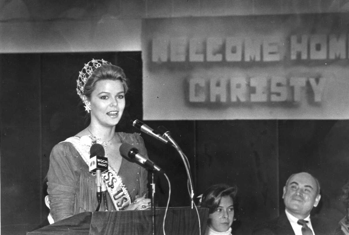 Christy Fichtner, who dated Steve Young as a teenager, returned to Greenwich during her tenure as Miss USA in 1986. Former Greenwich First Selectman John Margenot is at right.