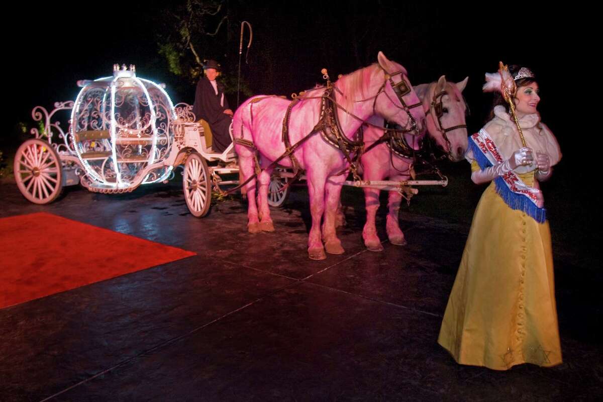 In 2009, guests of the Valentine’s ball to benefit the Stanford Cancer Center, held at the home of Jillian Manus and her then-husband Alan Salzman, were greeted with a “Happily Never After” theme. Manus irreverently called upon her event planner to place a Jewish-American princess and a carriage for Cinderella led by horses whose coats were dyed pink at the front door.