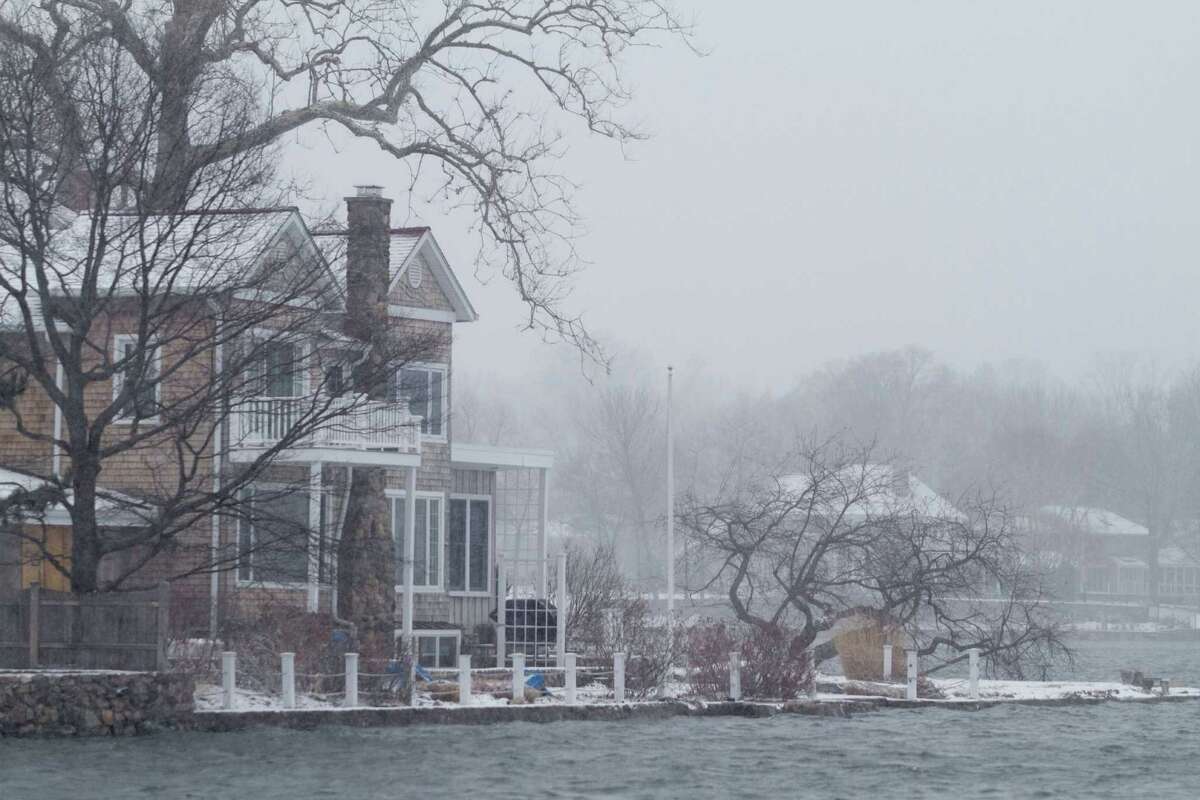 Storm socks state with heavy snow, wind and travel bans