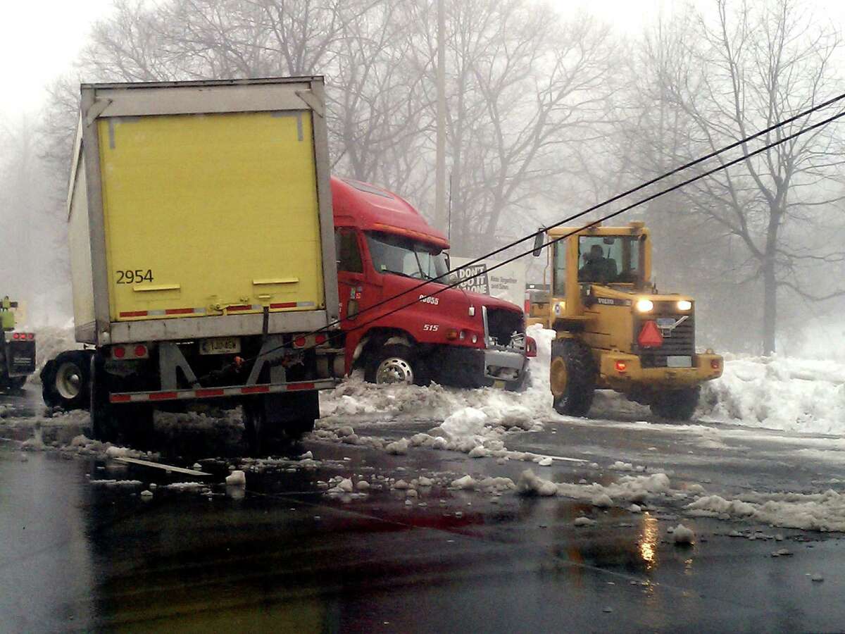 Jackknifed tractor trailer shuts two lanes of I95