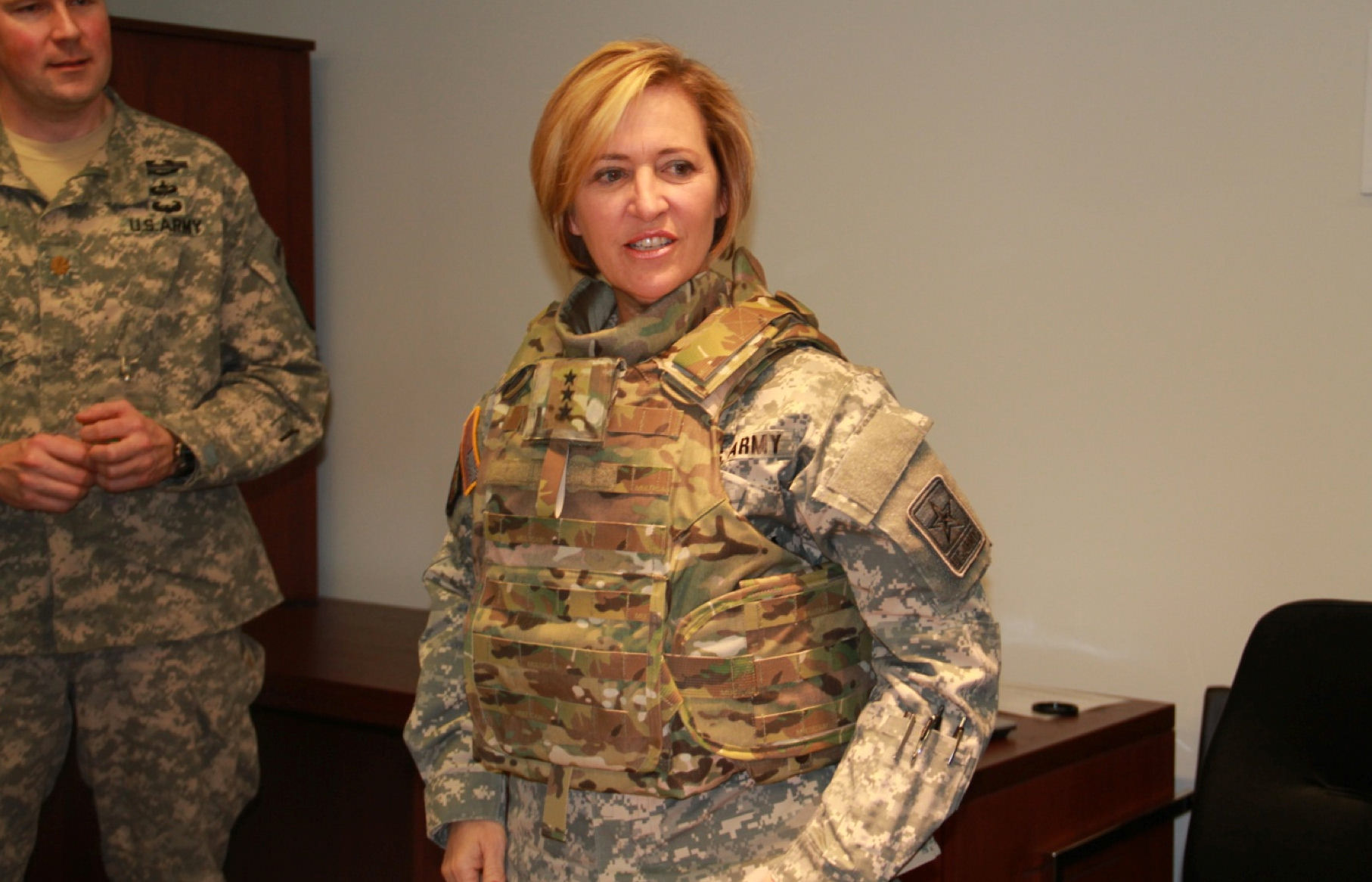 army-surgeon-general-dons-new-female-body-armor