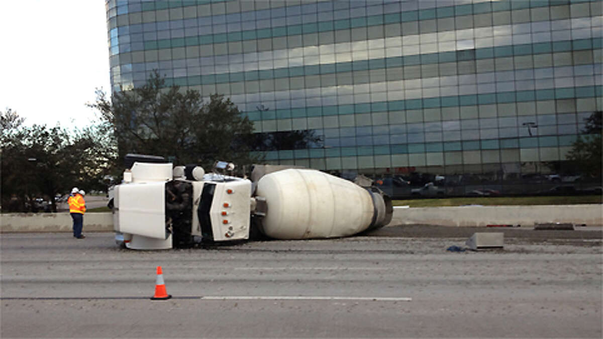 Southbound US 59 clogged by concrete spill