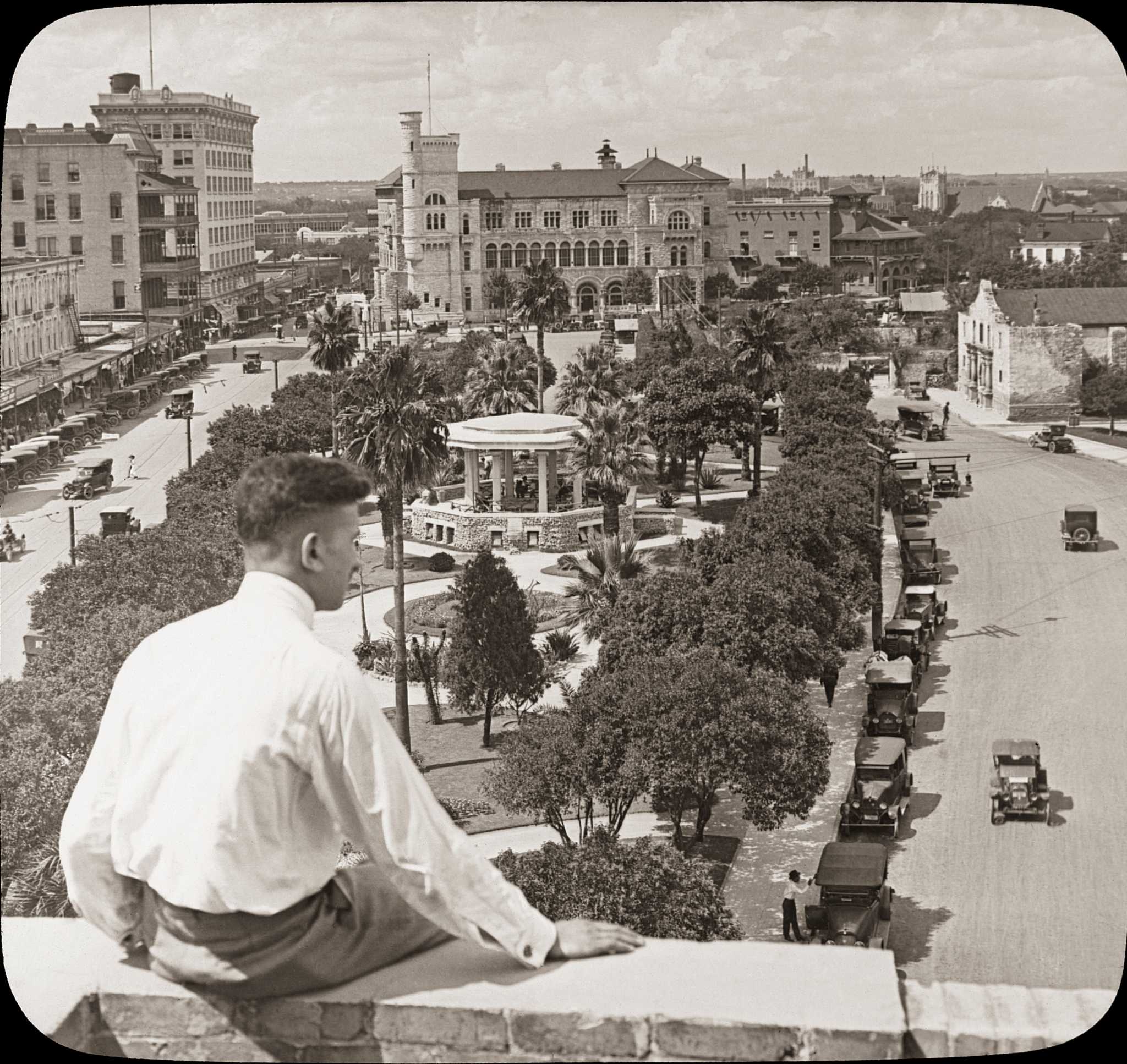 Vintage Photos Show How San Antonio Looked The Decade You Were Born