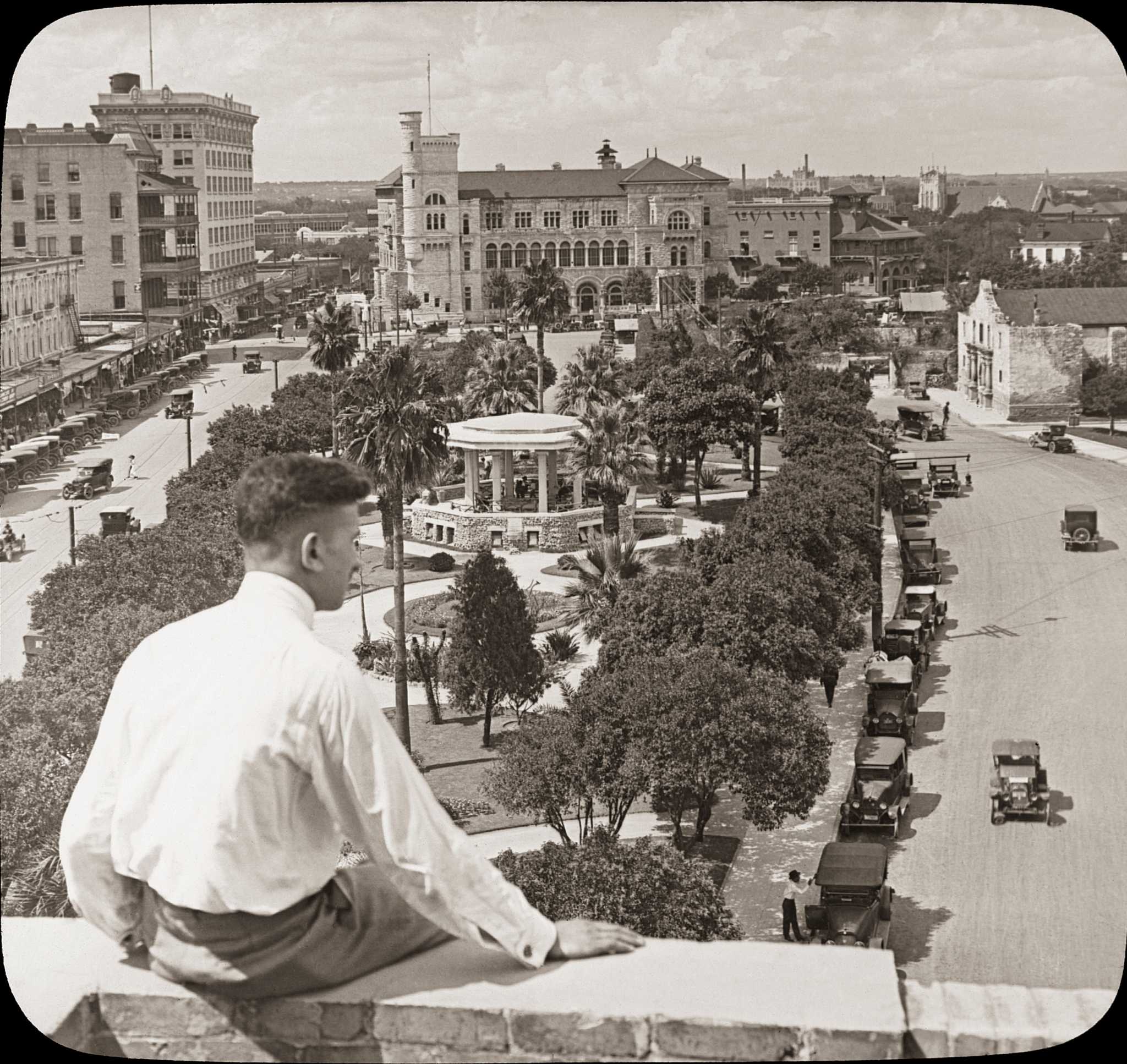 vintage-photos-show-how-san-antonio-looked-the-decade-you-were-born