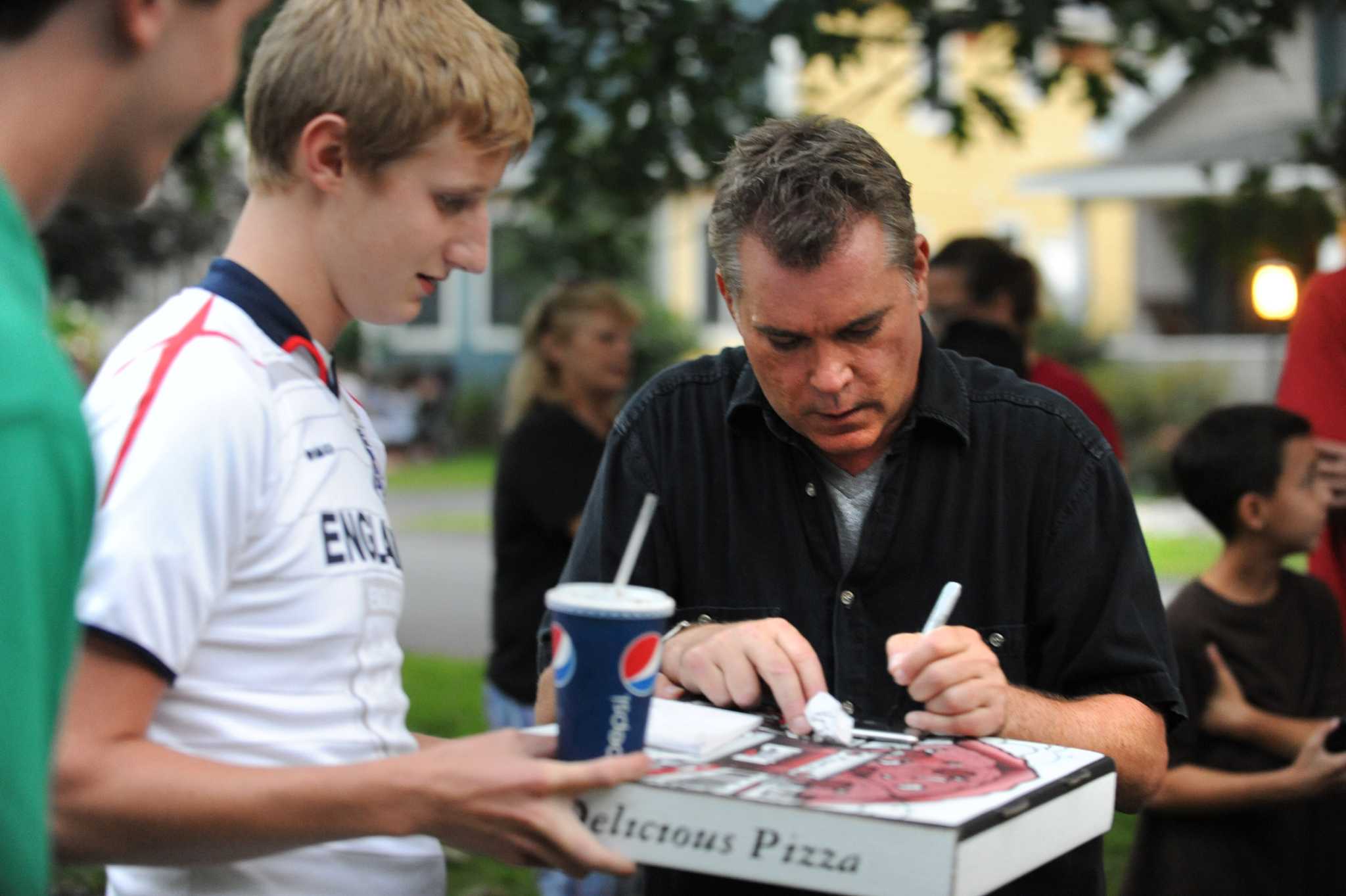The late Ray Liotta captivated Schenectady during movie shoot - Vimarsana News