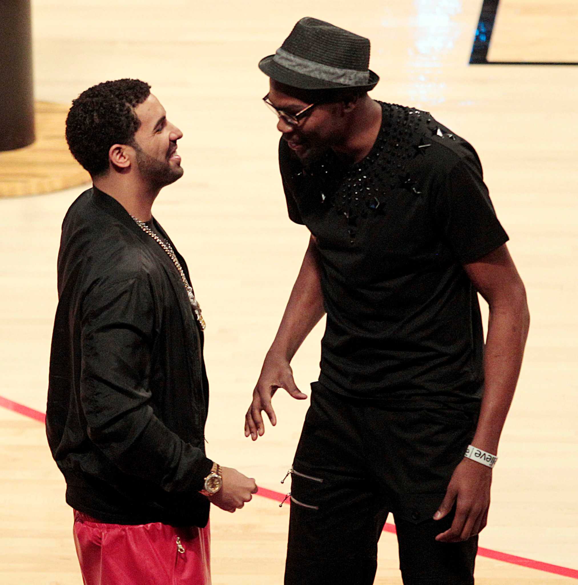 Drake gets in a workout at University of Houston