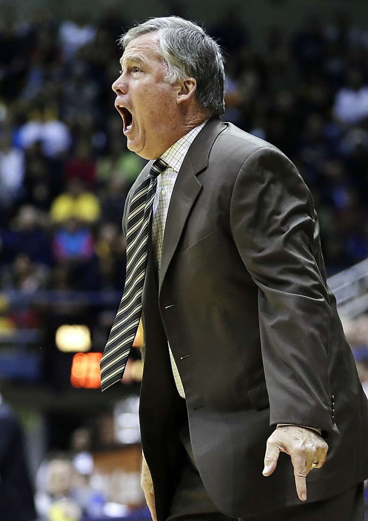 California head coach Mike Montgomery yells from the sidelines during the first half of an NCAA college basketball game against Southern California, Sunday, Feb. 17, 2013, in Berkeley, Calif. (AP Photo/Ben Margot)