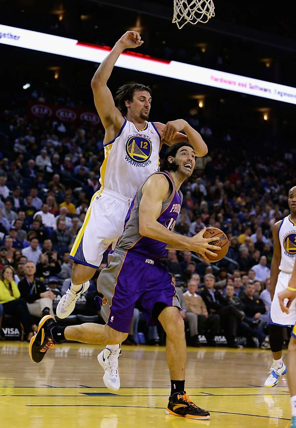 Warriors back on track, top Suns 108-98