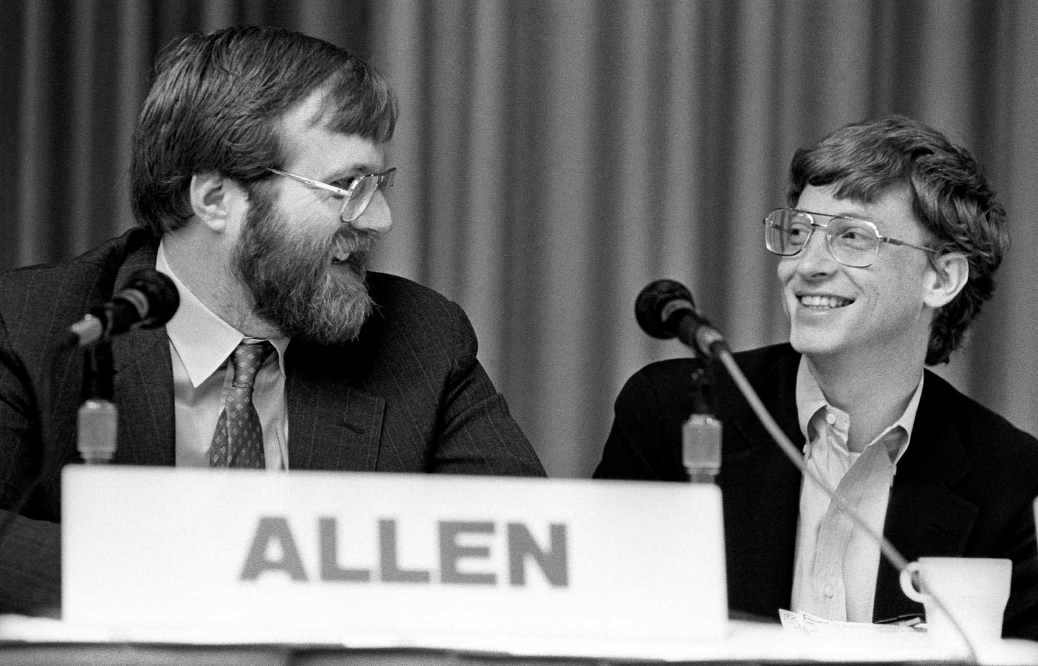 Paul Allen and Bill Gates recreate classic photo