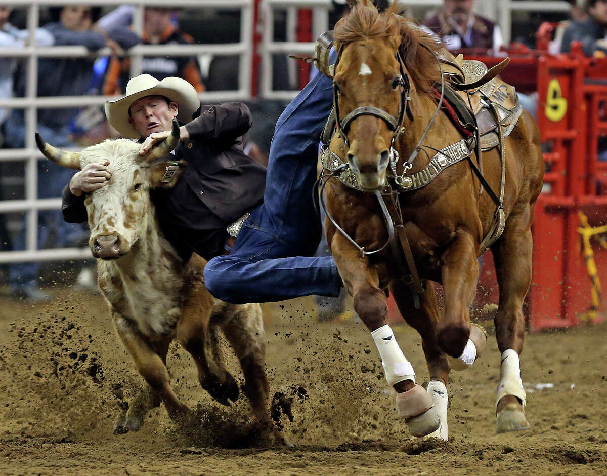 Steer Wrestler Helps Instruction Web Site With Friday Finish