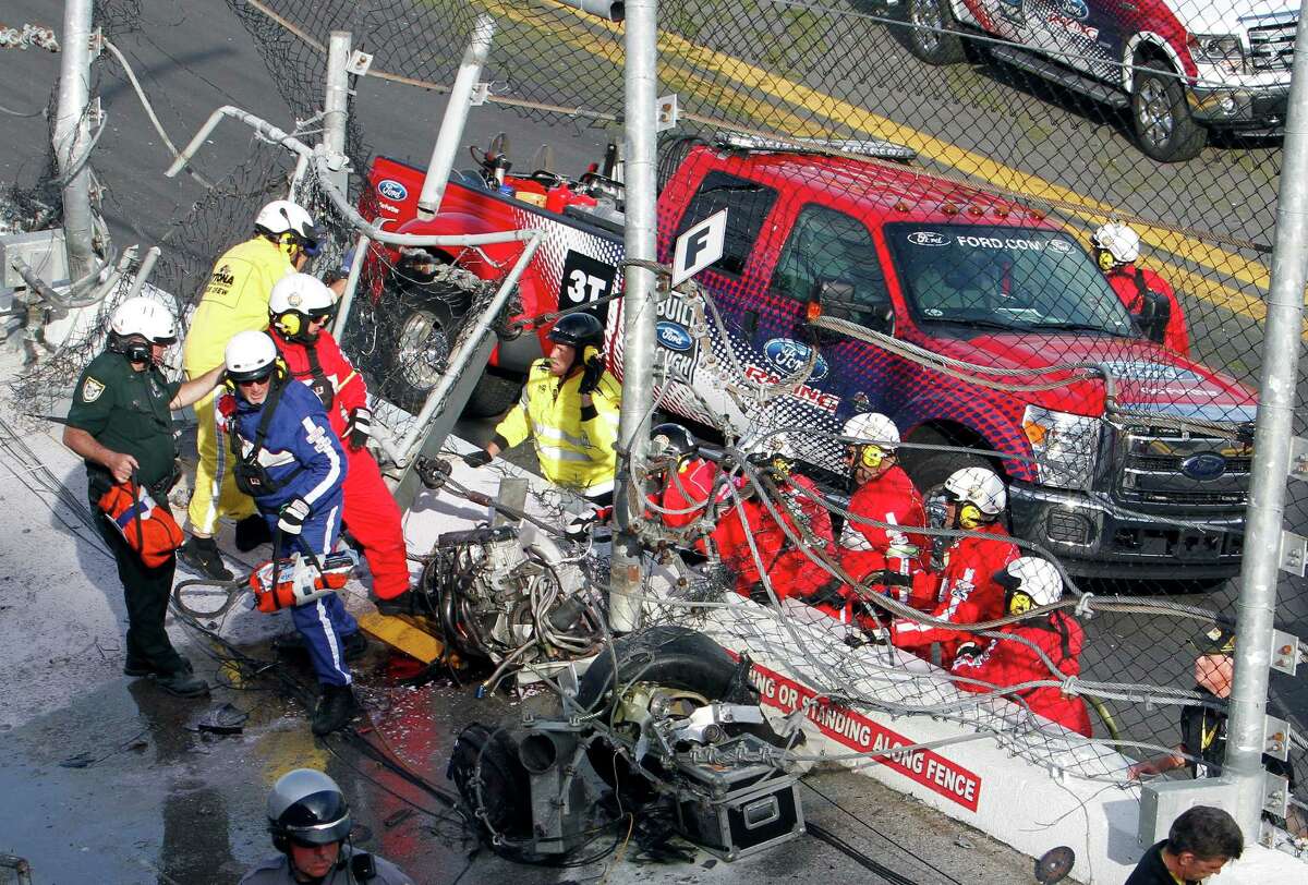 Гонки аварии. Наскар аварии. Аварий гонки NASCAR. Разбитые машины на гонках. Гонка наскар авария.