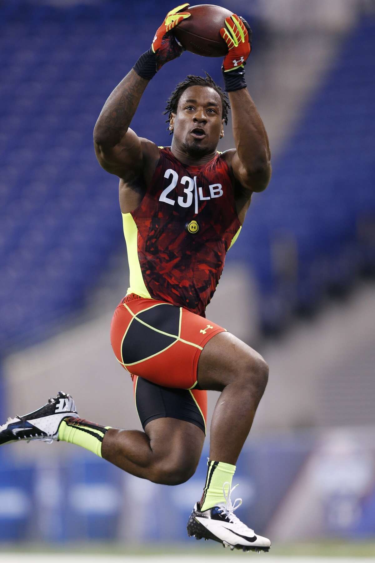 Sio Moore of Connecticut works out during the 2013 NFL Combine at Lucas Oil Stadium on February 25, 2013 in Indianapolis, Indiana. (Photo by Joe Robbins/Getty Images)