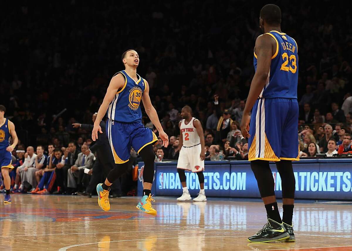 NEW YORK, NY - FEBRUARY 27: Stephen Curry #30 of the Golden State Warriors scores a three pointer with 4:41 remaining against the New York Knicks at Madison Square Garden on February 27, 2013 in New York City. NOTE TO USER: User expressly acknowledges and agrees that, by downloading and/or using this photograph, user is consenting to the terms and conditions of the Getty Images License Agreement. The Knicks defeated the Warriors 109-105 as Curry finished with 56 points on the night. (Photo by Bruce Bennett/Getty Images)