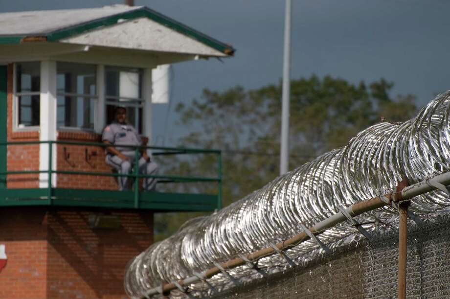 Texas prison officials to begin 1,000 inmate transfers to facilities