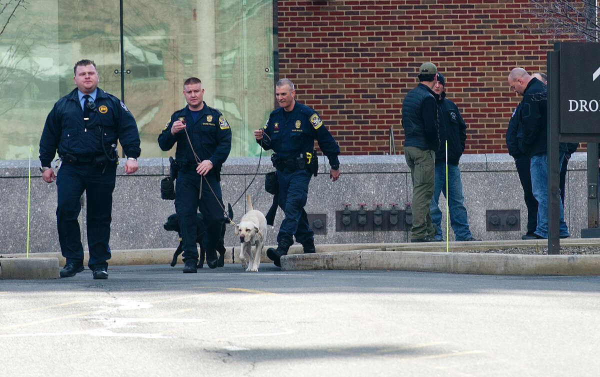 Bomb scare forces evacuation of Stamford court