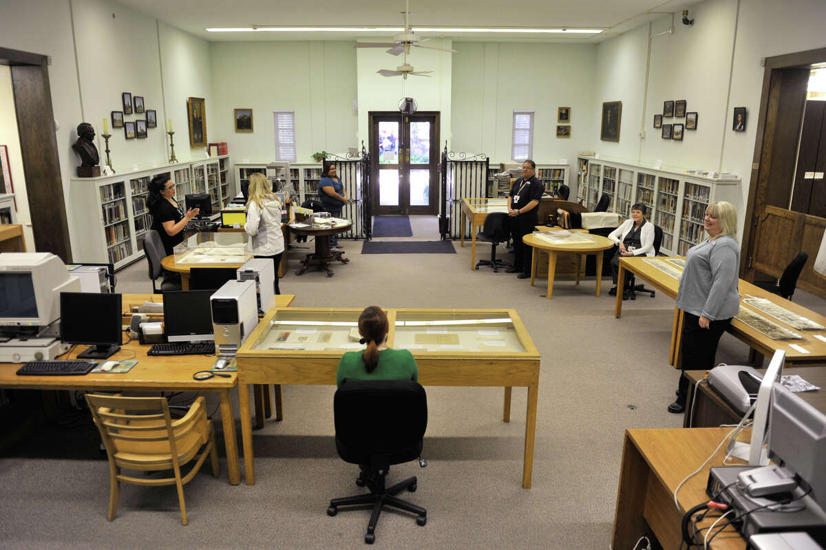 Eyes of Texas on Alamo library
