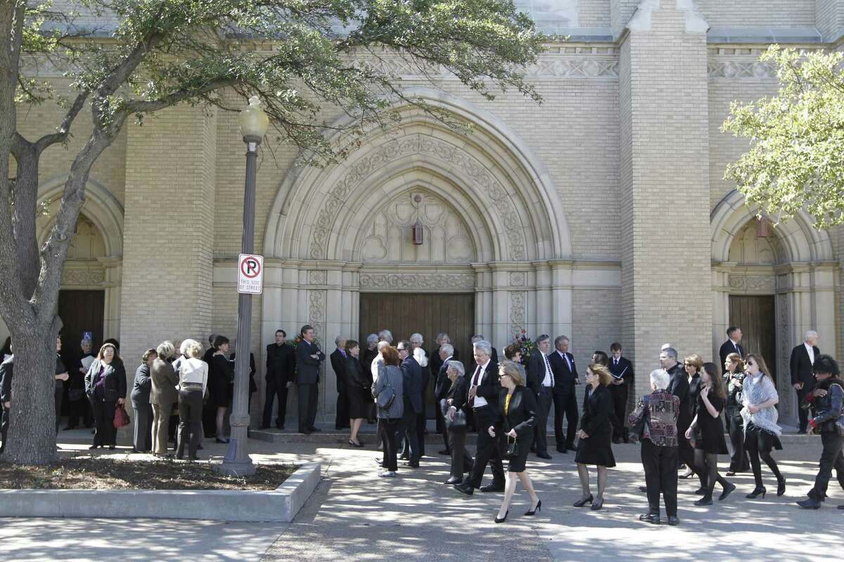 Choir members and early arrivals wait for Broadway Baptist Church to open for the funeral service of Van Cliburn in Fort Worth, Texas on Sunday, March 3, 2013. About 1,400 people attended a memorial service for Cliburn, who died Wednesday at 78 after fighting bone cancer. As the service began, the Fort Worth Symphony Orchestra accompanied a choir as pall bearers carried his flower-covered coffin into the Fort Worth church. (AP Photo/Star-Telegram, Ron T. Ennis, Pool)