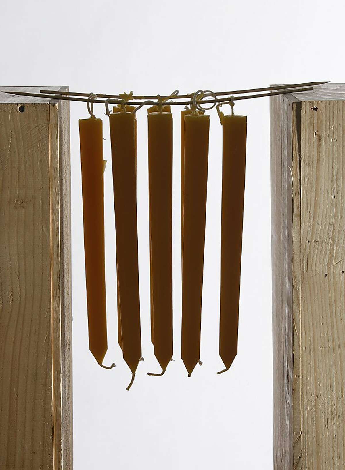 How to make beeswax candles