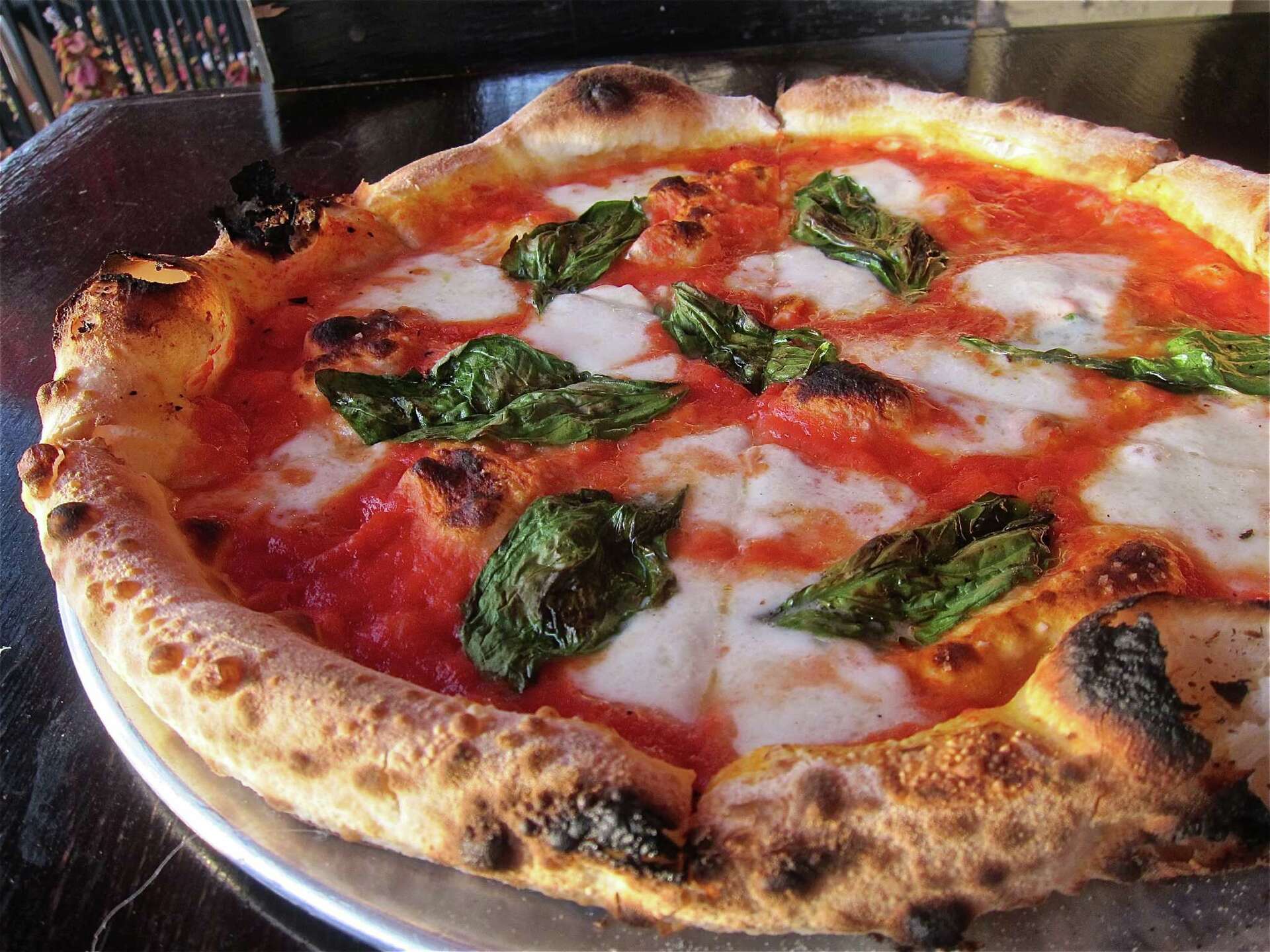 Dolce Vita s Margherita pizza is crispy goodness