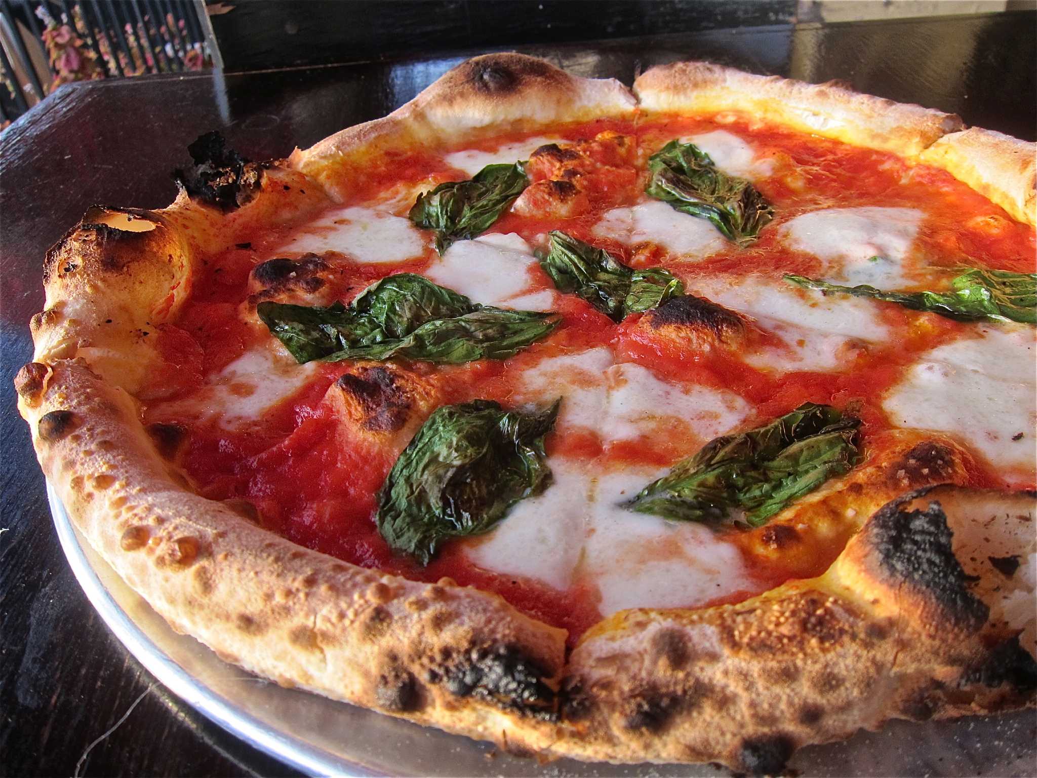 Dolce Vita's Margherita pizza is crispy goodness