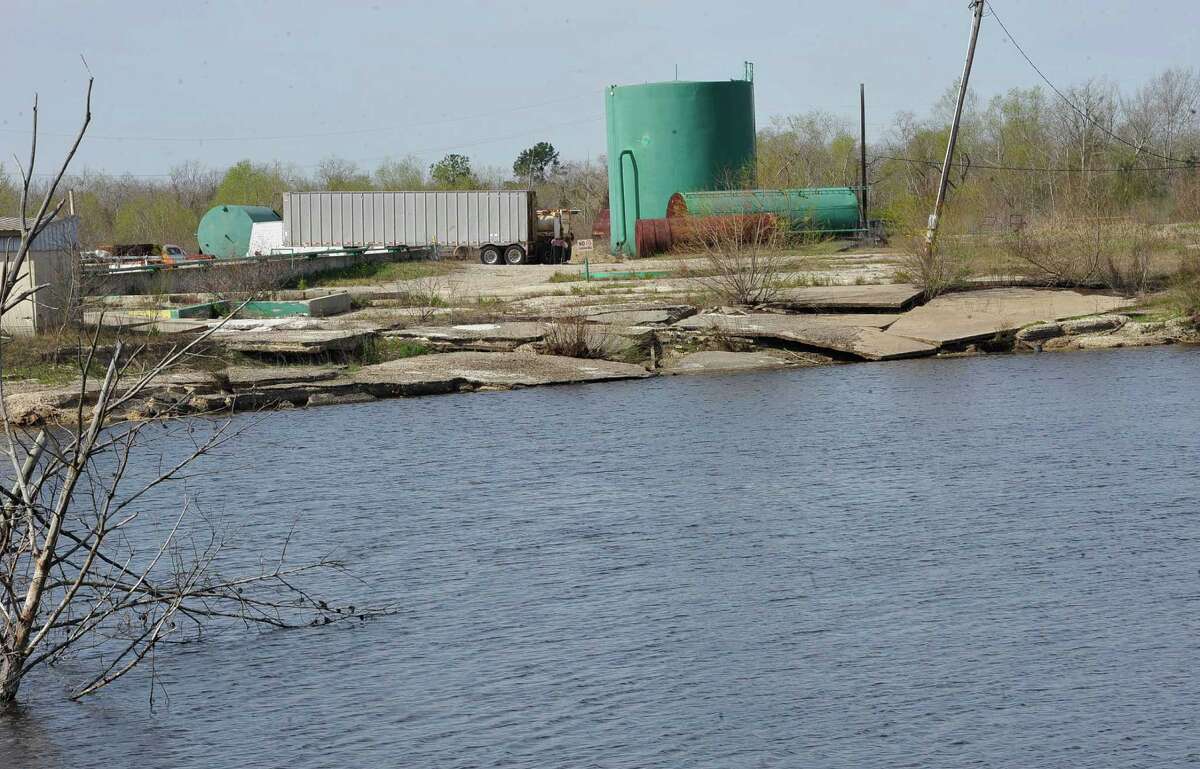 For Daisetta residents, sinkhole is just scenery now