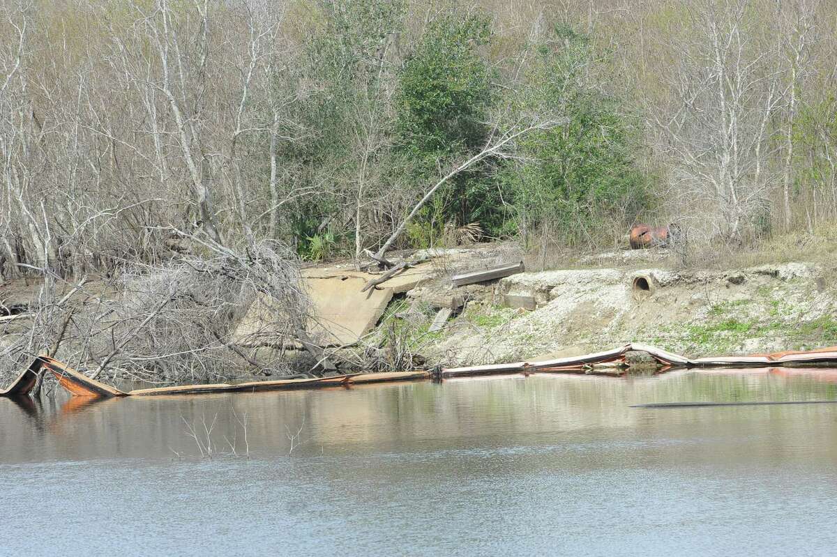 For Daisetta residents, sinkhole is just scenery now