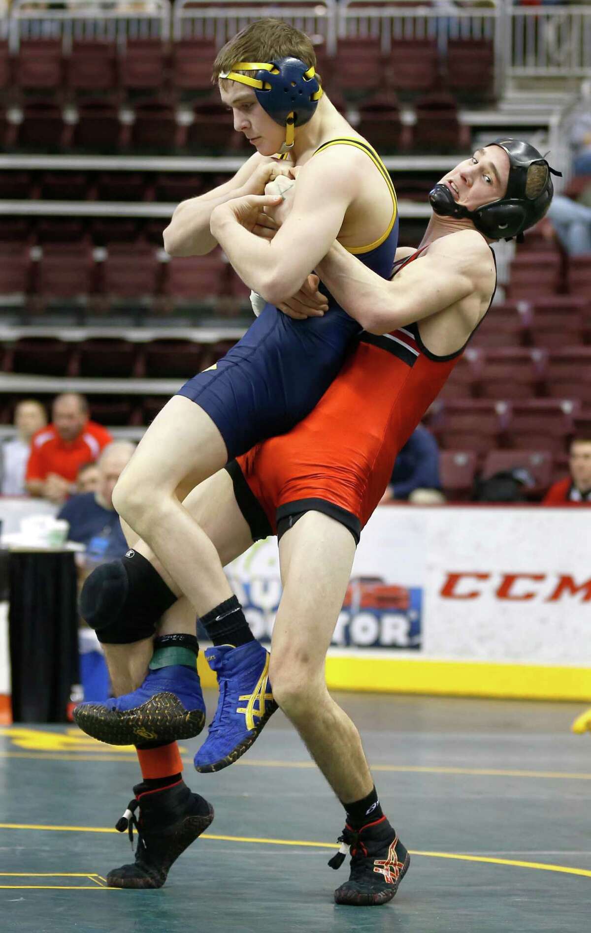 Wrestling mulls new singlet for Olympics