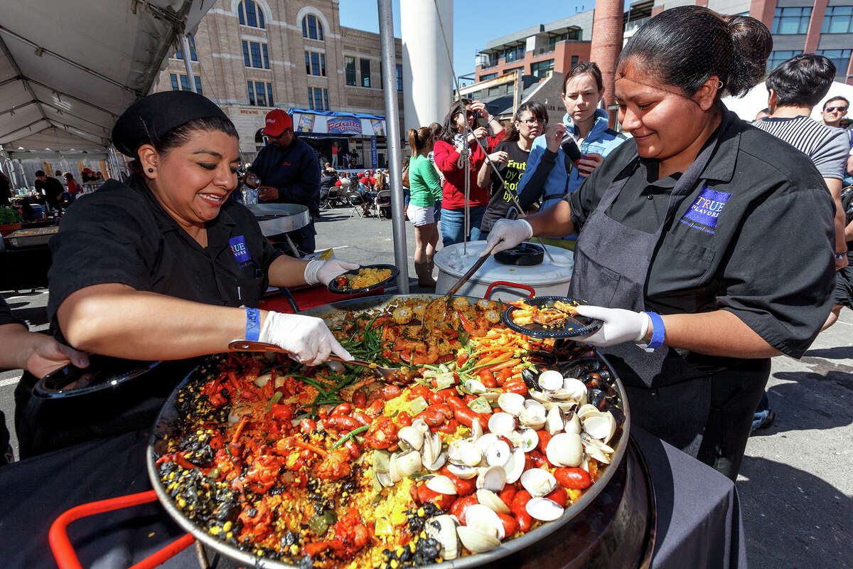 Chefs stir up joy at Paella Challenge